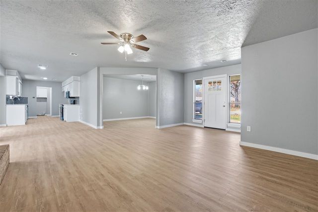 3105 NE Kingsbriar Cir, Lawton, OK 73507