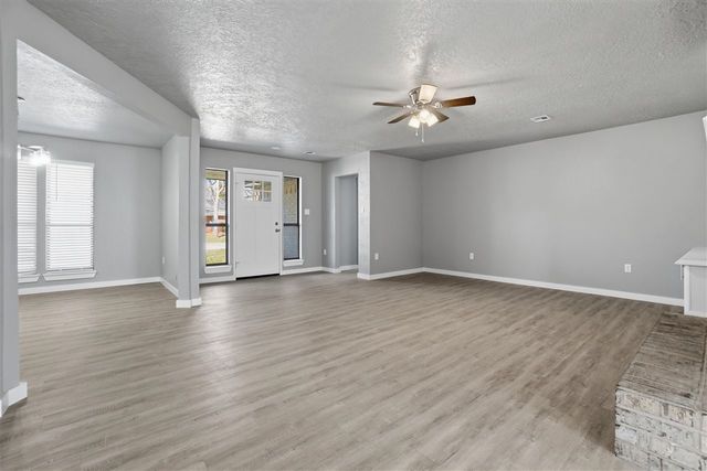 3105 NE Kingsbriar Cir, Lawton, OK 73507