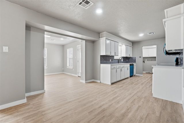 3105 NE Kingsbriar Cir, Lawton, OK 73507