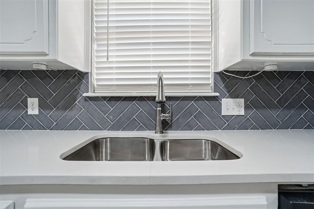 3105 NE Kingsbriar Cir, Lawton, OK 73507