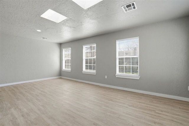 3105 NE Kingsbriar Cir, Lawton, OK 73507