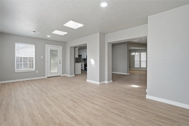 3105 NE Kingsbriar Cir, Lawton, OK 73507