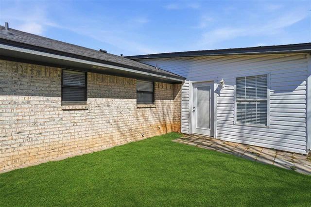 3105 NE Kingsbriar Cir, Lawton, OK 73507