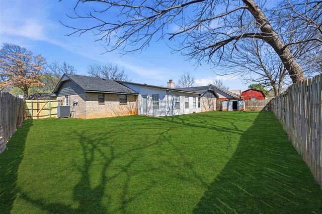 3105 NE Kingsbriar Cir, Lawton, OK 73507