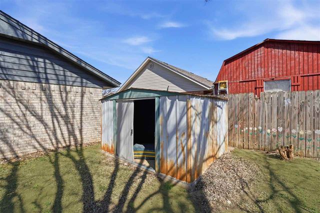 3105 NE Kingsbriar Cir, Lawton, OK 73507