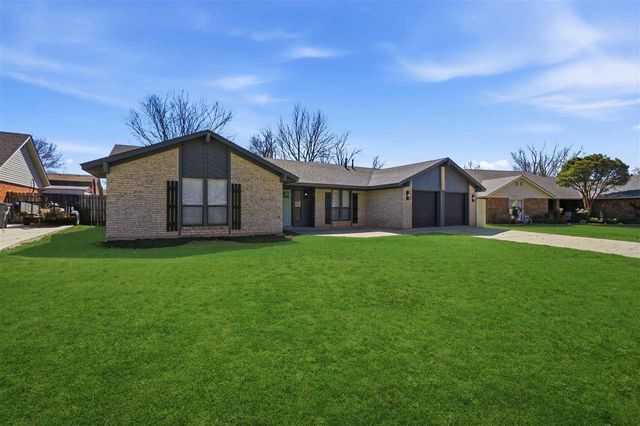 3105 NE Kingsbriar Cir, Lawton, OK 73507