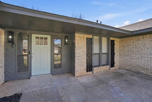 3105 NE Kingsbriar Cir, Lawton, OK 73507