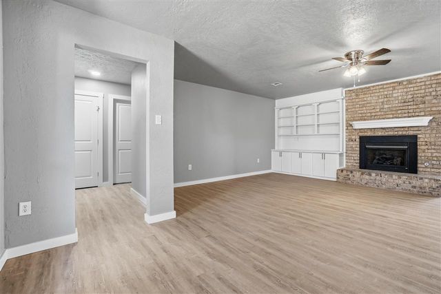 3105 NE Kingsbriar Cir, Lawton, OK 73507