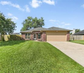 3445 Van Ness Drive, Alvin, TX 77511