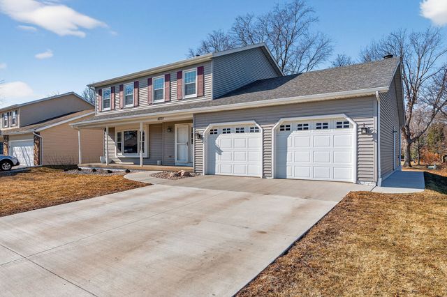 4820 Lindbergh Drive, Bettendorf, IA 52722
