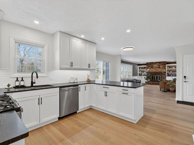 4820 Lindbergh Drive, Bettendorf, IA 52722