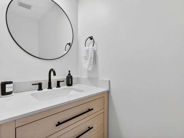 4820 Lindbergh Drive, Bettendorf, IA 52722