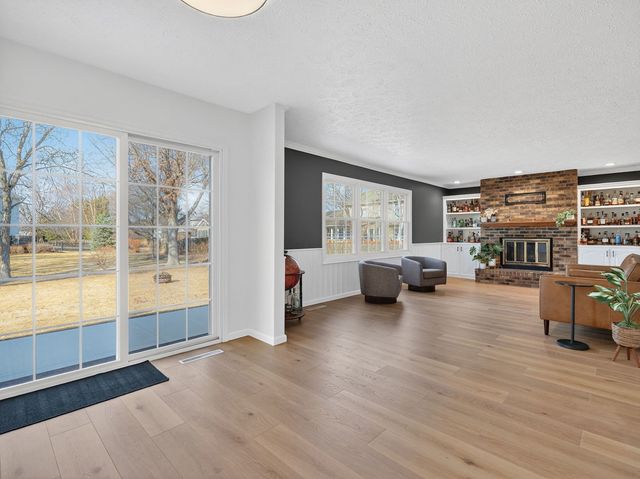 4820 Lindbergh Drive, Bettendorf, IA 52722