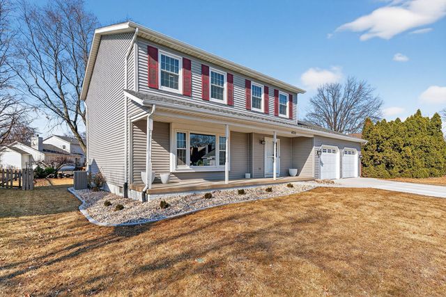 4820 Lindbergh Drive, Bettendorf, IA 52722