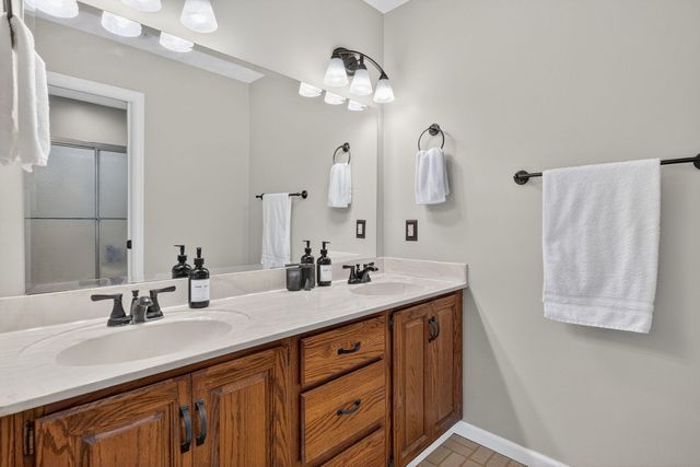 4820 Lindbergh Drive, Bettendorf, IA 52722