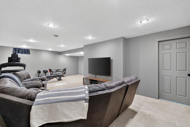 4820 Lindbergh Drive, Bettendorf, IA 52722