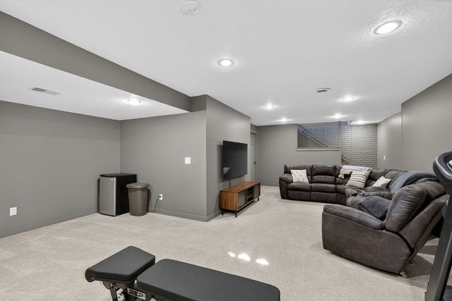 4820 Lindbergh Drive, Bettendorf, IA 52722