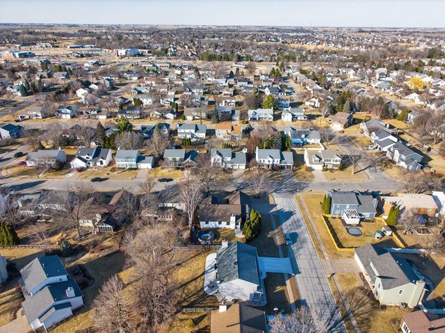 4820 Lindbergh Drive, Bettendorf, IA 52722