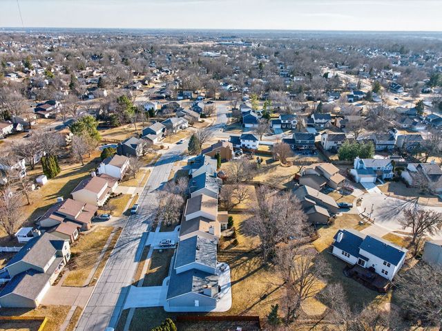 4820 Lindbergh Drive, Bettendorf, IA 52722