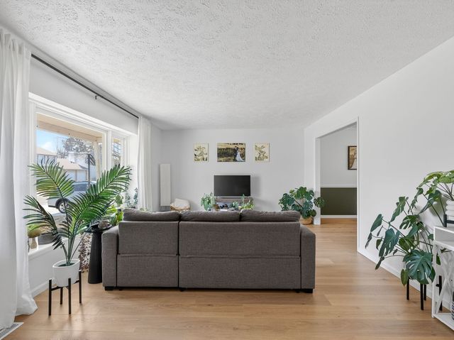 4820 Lindbergh Drive, Bettendorf, IA 52722