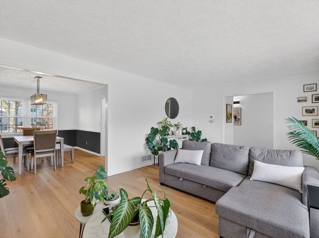 4820 Lindbergh Drive, Bettendorf, IA 52722