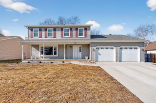 4820 Lindbergh Drive, Bettendorf, IA 52722