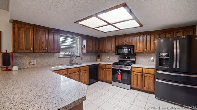 9901 N 107th East Avenue, Owasso, OK 74055