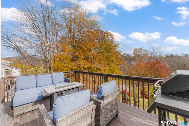 15 Berkshire Drive, Brookfield, CT 06804