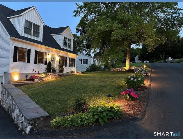 15 Berkshire Drive, Brookfield, CT 06804