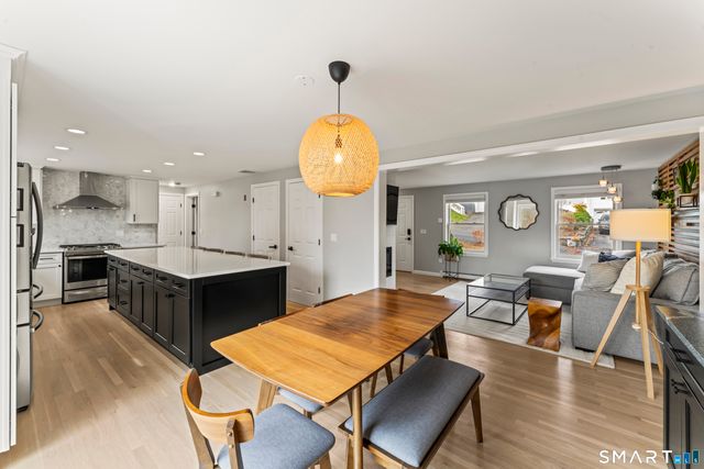 15 Berkshire Drive, Brookfield, CT 06804