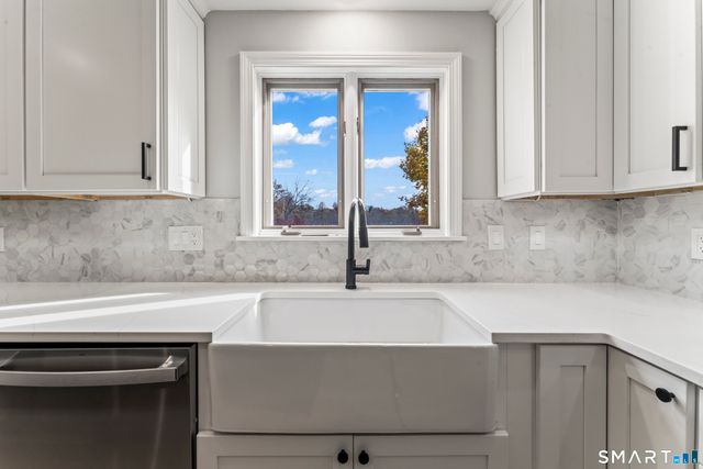 15 Berkshire Drive, Brookfield, CT 06804