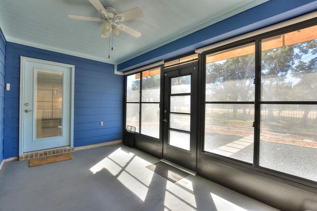 220 Comal LN, Georgetown, TX 78633