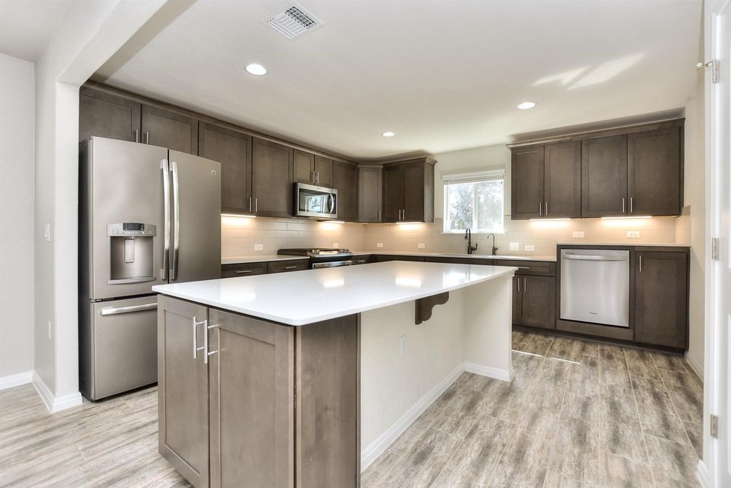 220 Comal LN, Georgetown, TX 78633