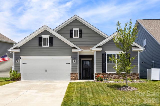 48 Thornberry Road, Hendersonville, NC 28792