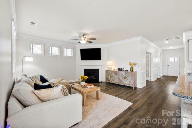 48 Thornberry Road, Hendersonville, NC 28792