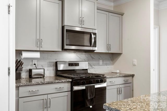 48 Thornberry Road, Hendersonville, NC 28792