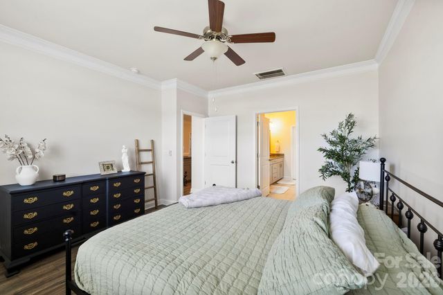 48 Thornberry Road, Hendersonville, NC 28792