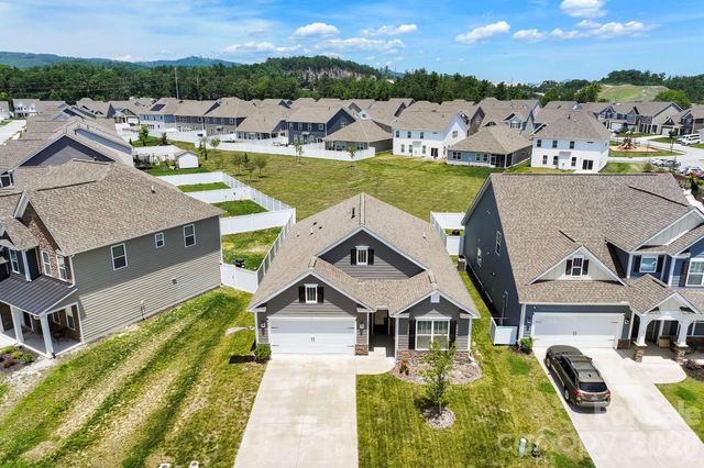 48 Thornberry Road, Hendersonville, NC 28792