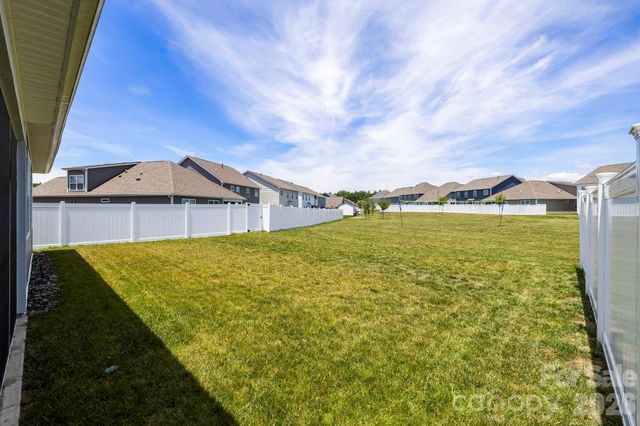 48 Thornberry Road, Hendersonville, NC 28792