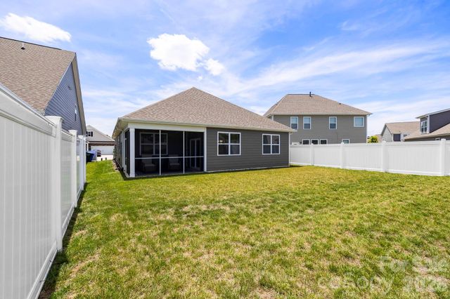 48 Thornberry Road, Hendersonville, NC 28792