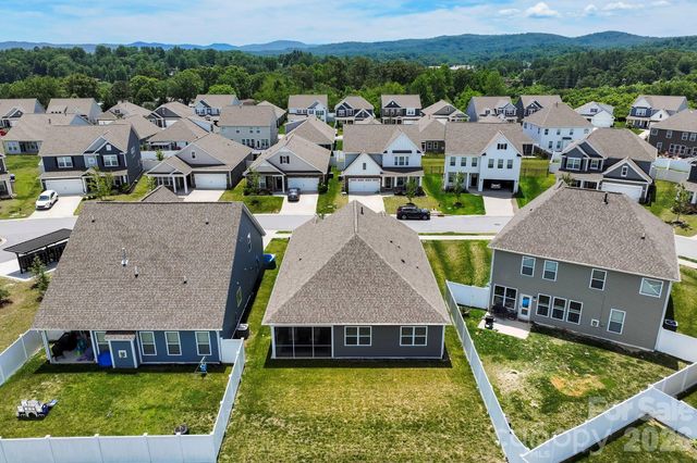 48 Thornberry Road, Hendersonville, NC 28792