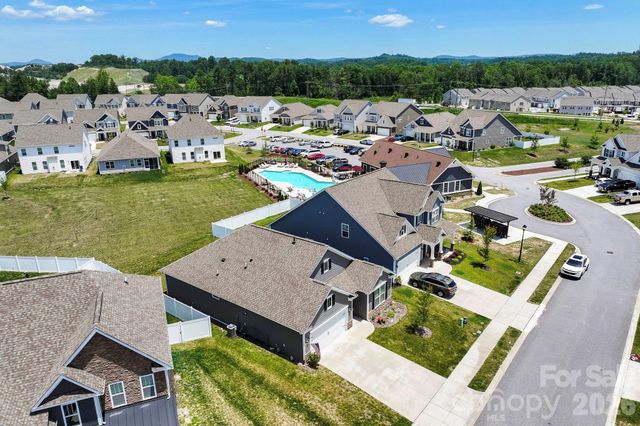 48 Thornberry Road, Hendersonville, NC 28792