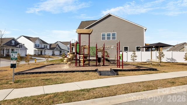 48 Thornberry Road, Hendersonville, NC 28792