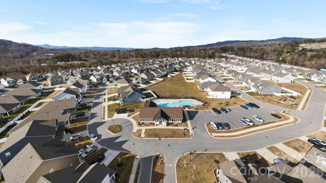 48 Thornberry Road, Hendersonville, NC 28792