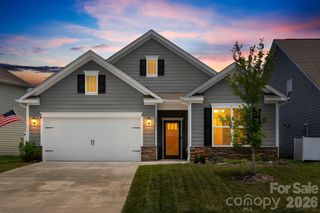 48 Thornberry Road, Hendersonville, NC 28792