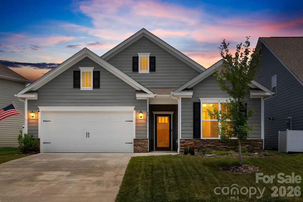 48 Thornberry Road, Hendersonville, NC 28792