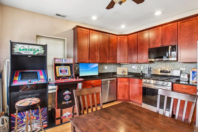 1623 W North Shore Avenue 3, Chicago, IL 60626