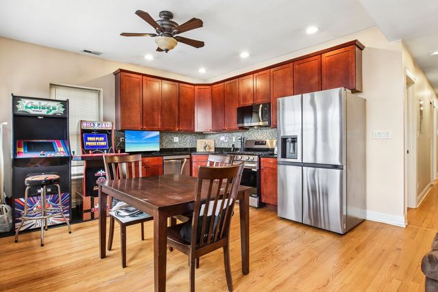 1623 W North Shore Avenue 3, Chicago, IL 60626