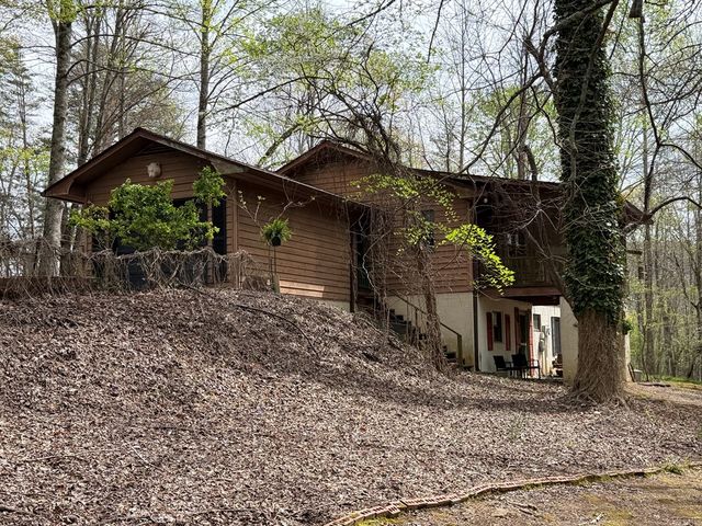 487 Wikle Road, Hayesville, NC 28904