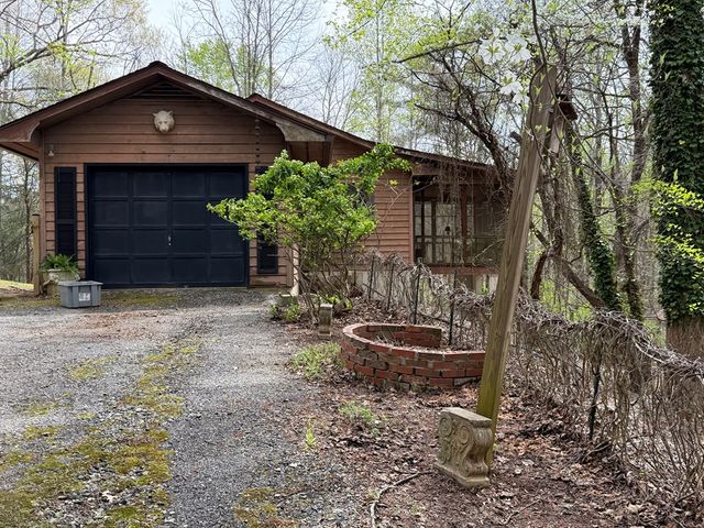 487 Wikle Road, Hayesville, NC 28904